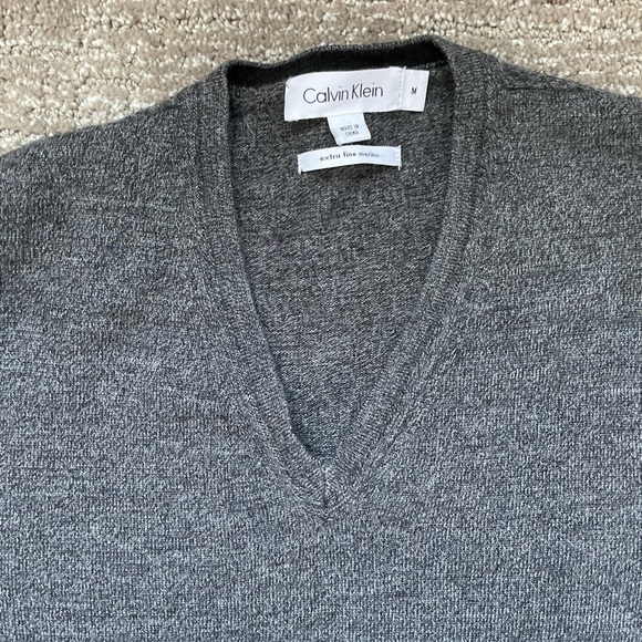 Calvin Klein Men’s Sweater - Medium - Picture 3 of 3